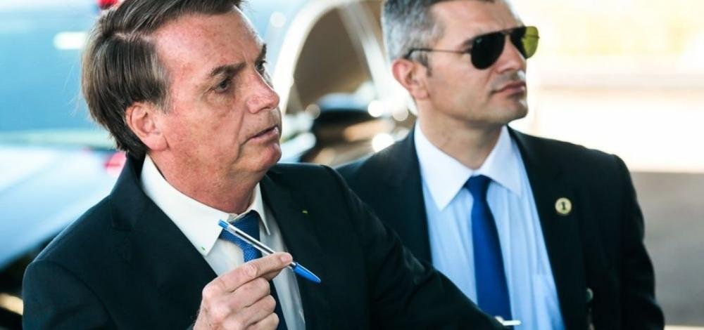 Campanha de Bolsonaro teve 11 milhões de santinhos não declarados à Justiça Eleitoral