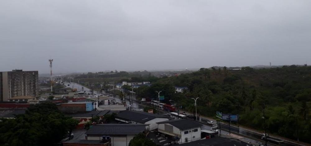 Voos arremetem e não conseguem pousar no aeroporto de Salvador por chuva
