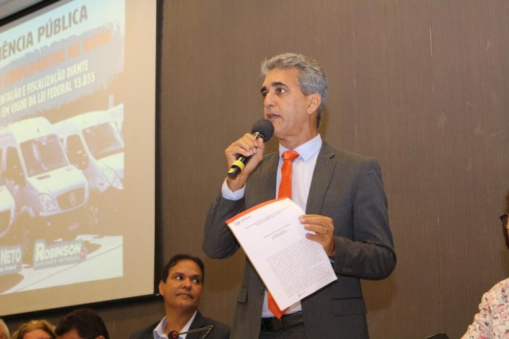 ALBA: Deputados debatem regulamentação do transporte complementar em Feira