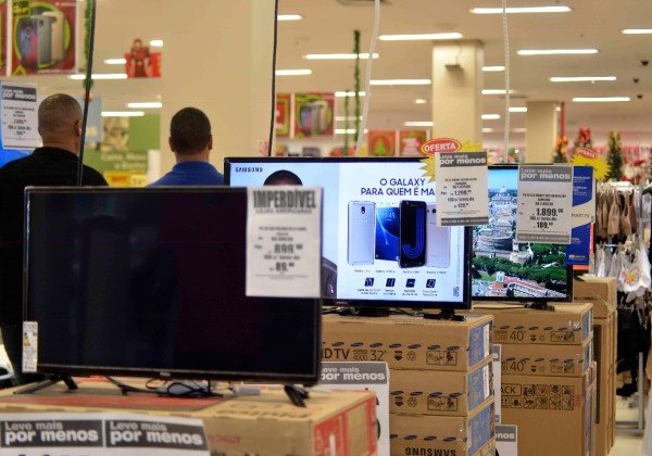 Black Friday leva milhares a shoppings na capital nas primeiras horas do dia