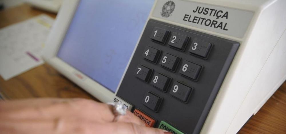 Testes em urnas eletrônicas encontram falhas mínimas, diz TSE