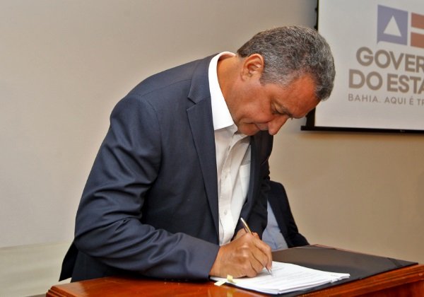 Governador assina contrato para a construção da nova rodoviária nesta terça