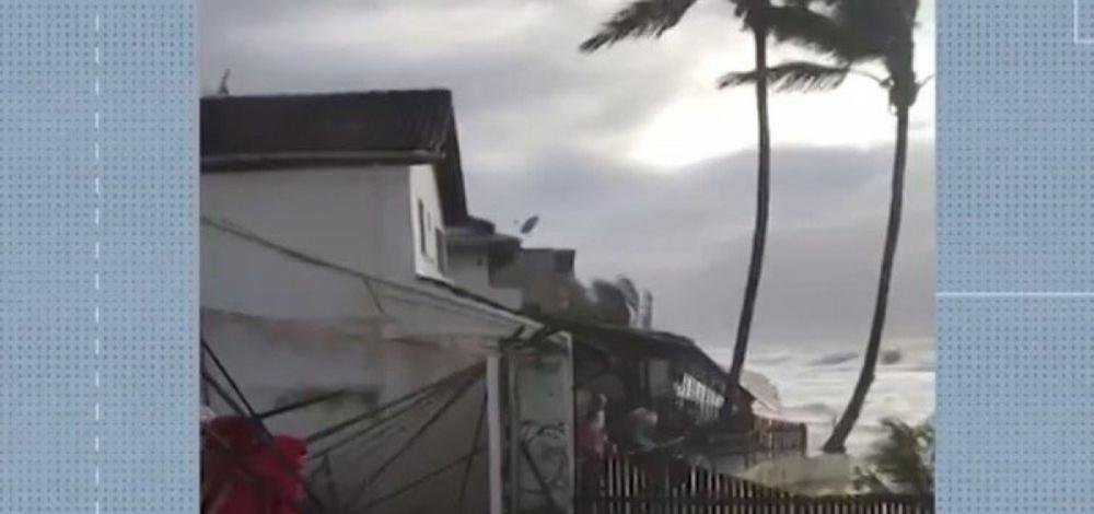 Marinha emite alerta de ressaca com previsão de ondas de até 3,5 m no sul da Bahia