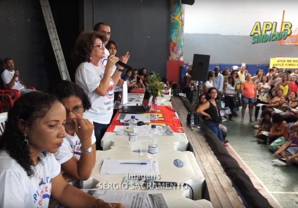 Cerca de 20 mil professores aposentados até 2002 terão direito a reclassificação