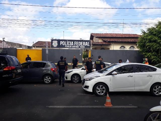 Seis presos em operação que investiga fraudes a bancos são levados para presídio de Feira