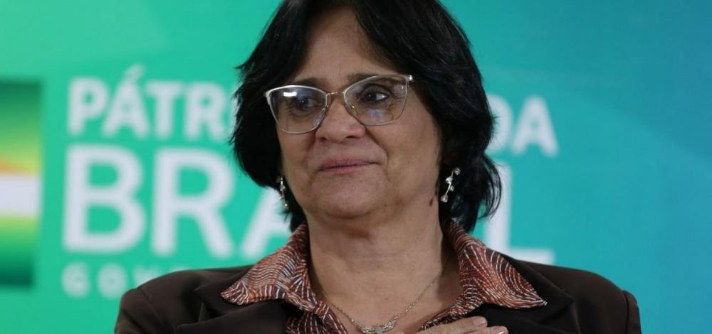 Damares abre Disque 100 para professores alertarem sobre pais