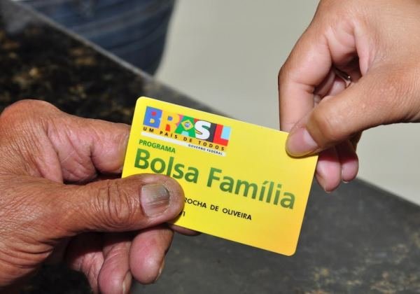 Pagamento do 13º salário do Bolsa Família começa nesta terça (10)