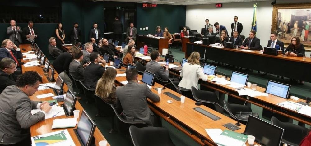 Por 22 votos a 1, CCJ do Senado aprova projeto da prisão após 2ª instância