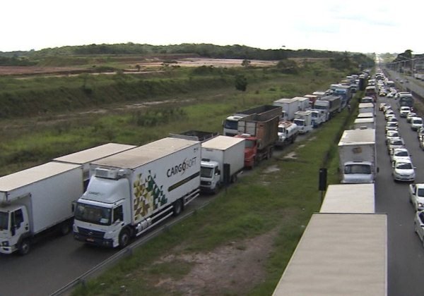 Caminhoneiros devem tentar nova paralisação na segunda