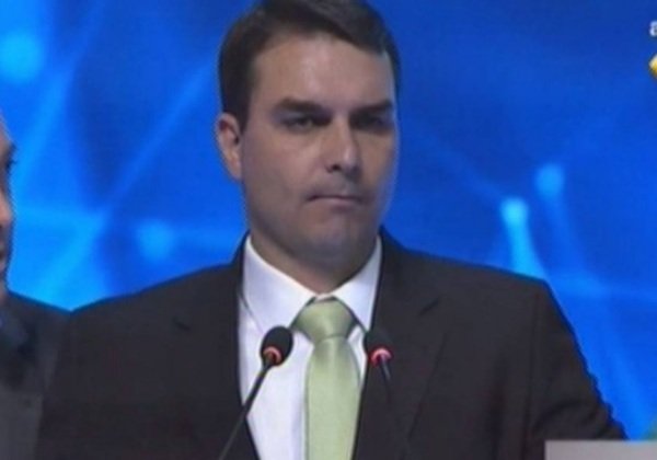 PM pagou boleto de R$ 16,5 mil em nome da mulher de Flávio, diz MP-RJ