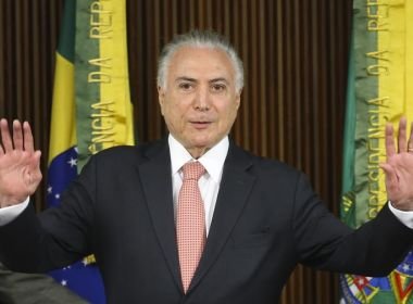Temer ganha cela com banheiro e frigobar em segundo dia na prisão 