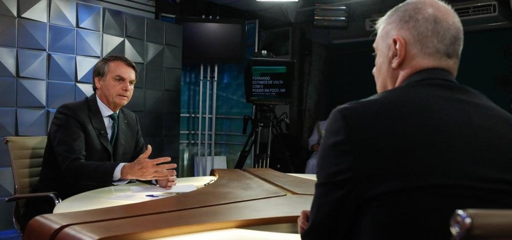 'Lula já é uma carta fora do baralho', diz Bolsonaro em entrevista a TV