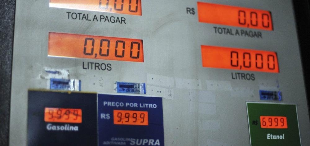 Bolsonaro descarta mexer no preço da gasolina: 'tendência é estabilizar
