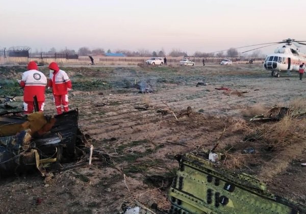 Boeing com 176 pessoas a bordo cai no Irã logo após decolagem