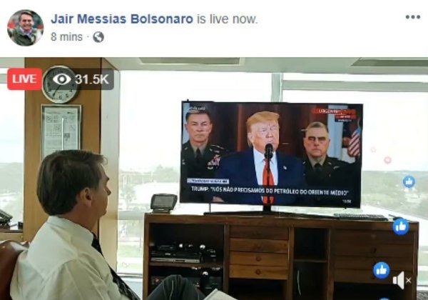 Bolsonaro faz live assistindo pronunciamento de Trump no Palácio do Planalto