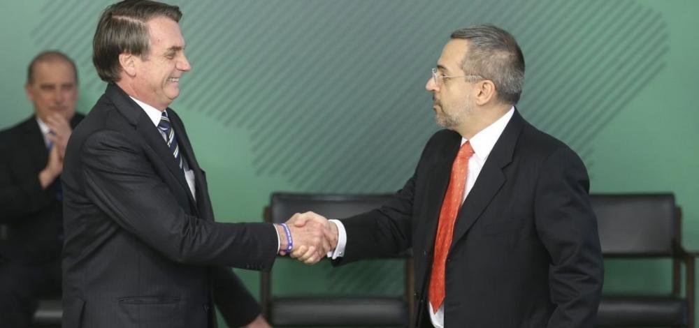 Bolsonaro publica vídeo em que ministro da Educação diz que concursos públicos selecionam pessoas de esquerda