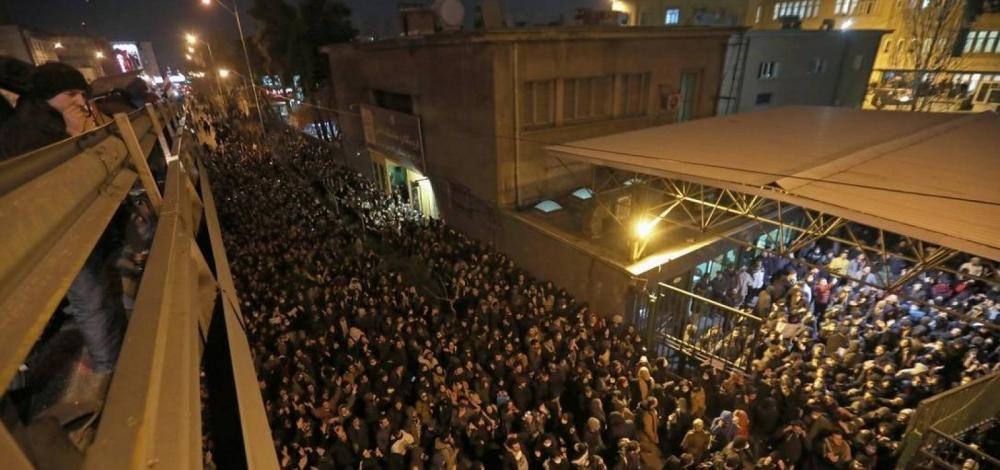 Iranianos fazem novas manifestações após derrubada de avião