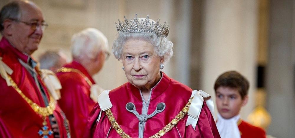 Rainha Elizabeth convoca reunião com família para discutir saída de Harry e Meghan