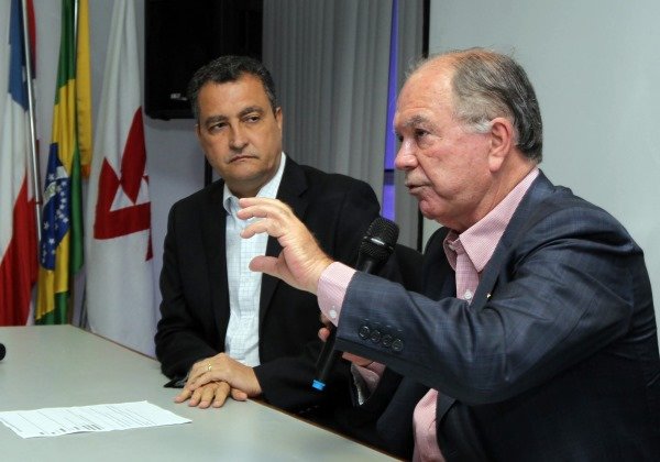 Leão sugere que disputará reeleição em 2022 se Rui renunciar para ser candidato