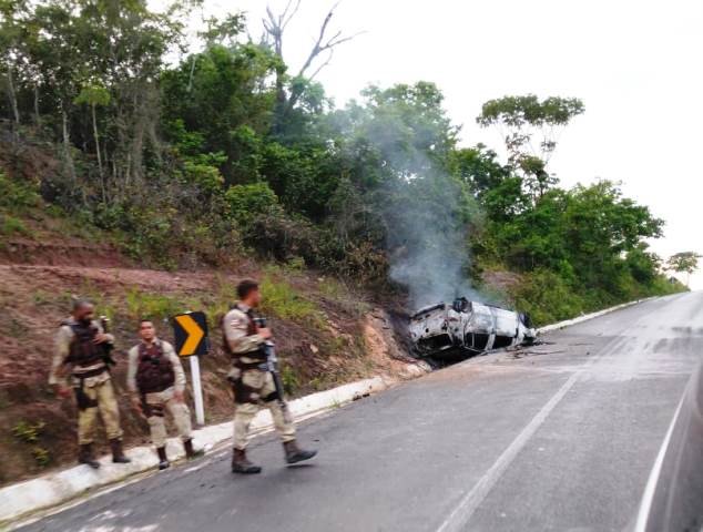 Cinco suspeitos de ataques a bancos morrem em confronto com polícia após serem interceptados na BR-110