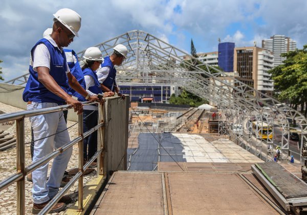 Camarotes começam a ser montados nos circuitos do Carnaval