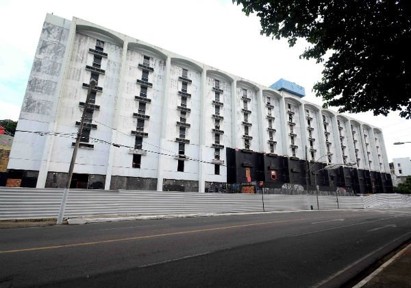 Salvador Praia Hotel começa a ser demolido na segunda-feira (13)