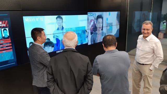 Empresa apresenta sistema de reconhecimento facial a Rui Costa