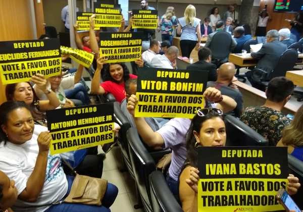 Servidores estaduais protestam contra PEC da Previdência na Assembleia Legislativa