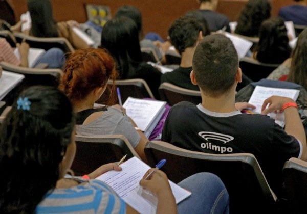 Justiça obriga Inep a revisar correção de nota de candidata do Enem