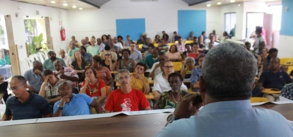 Professores das redes pública e privada aderem à greve contra cortes e reforma da Previdência