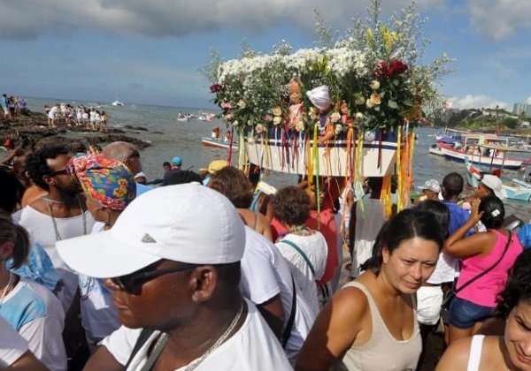 Festa de Iemanjá reúne milhares de baianos e turistas no Rio Vermelho