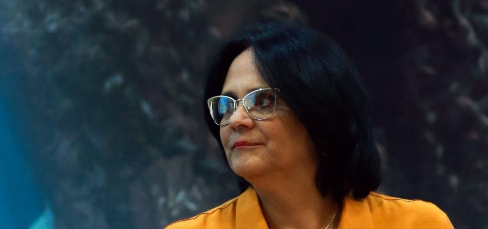 Damares quer lançar plano de abstinência sexual no Norte e Nordeste