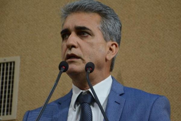 Deputado denuncia calote de R$ 500 milhões de Bolsonaro à Bahia