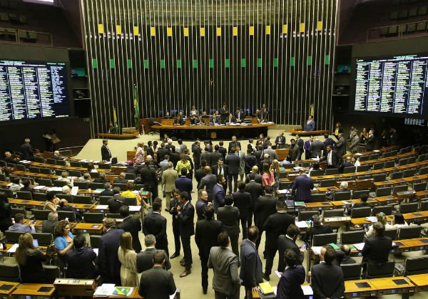 Deputado apresenta projeto que acaba com meia-entrada