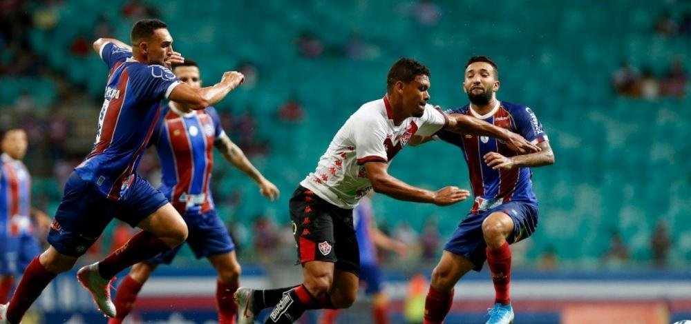Vitória quebra jejum e vence o Bahia na Fonte Nova