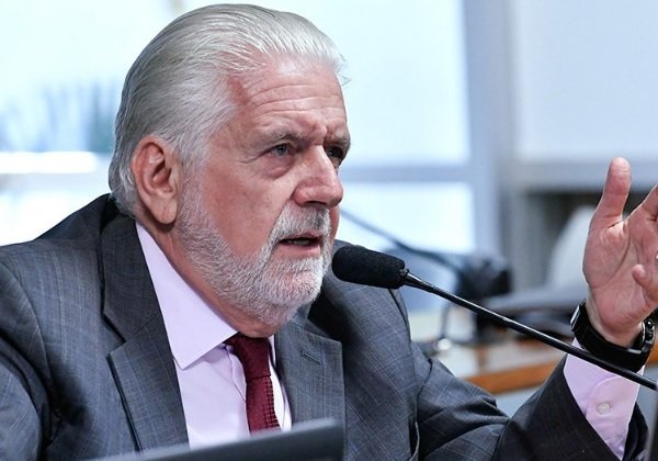 Wagner exalta PT e diz que partido segue ‘transformando a Bahia há 13 anos’