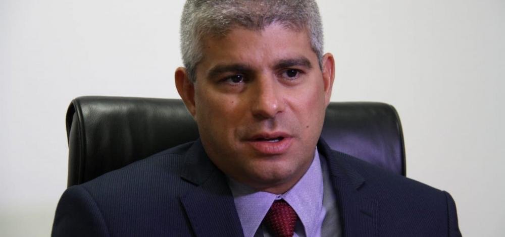 Secretário defende ação contra miliciano e critica uso da operação como disputa política