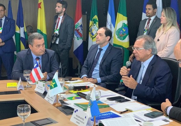 Em reunião com Guedes, Rui defende discussão do pacto federativo e critica fala de Bolsonaro