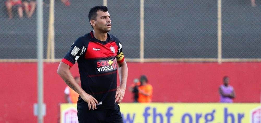 Paulo Carneiro anuncia que irá renovar com Neto Baiano