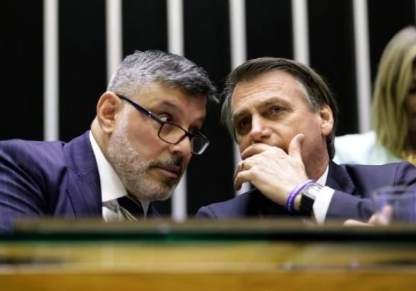Alexandre Frota anuncia que vai pedir o impeachment de Bolsonaro