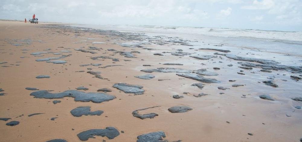 Ato prorroga auxílio a pescadores afetados por manchas de óleo por 60 dias