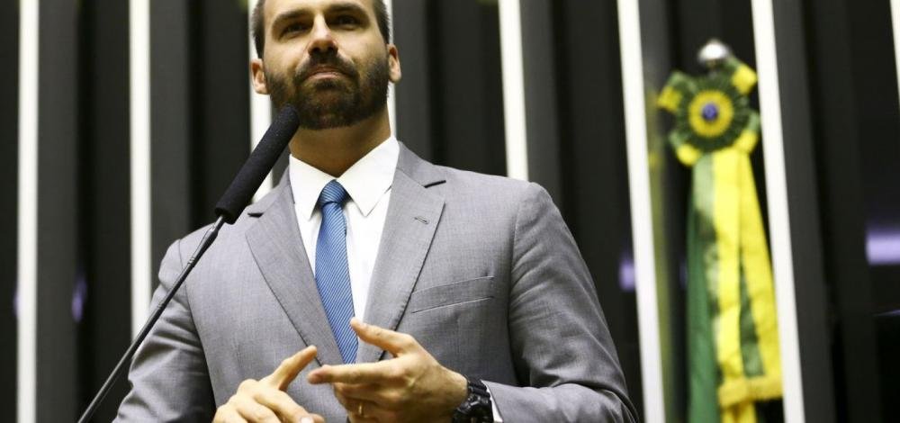 Eduardo Bolsonaro chama Kannário de vagabundo: 'Ainda há quem vá curtir um bloco de um cara desse'