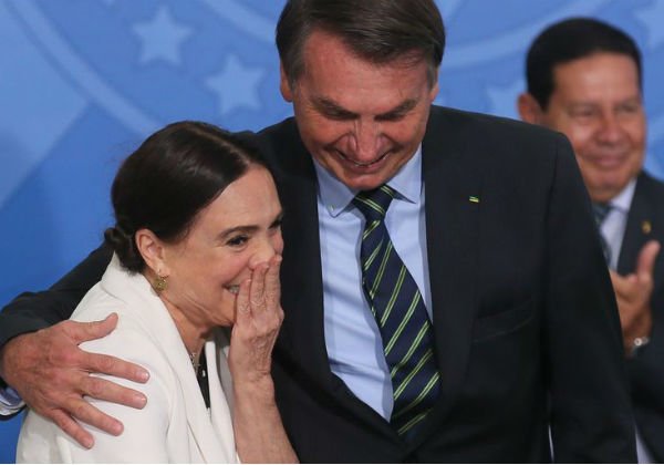 Cúpula de Bolsonaro avalia que Regina Duarte é bomba perto de explodir