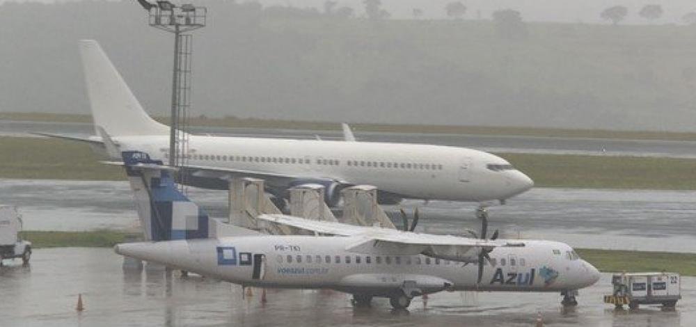 Com 42 brasileiros, chega ao país o oitavo voo de deportados pelos EUA