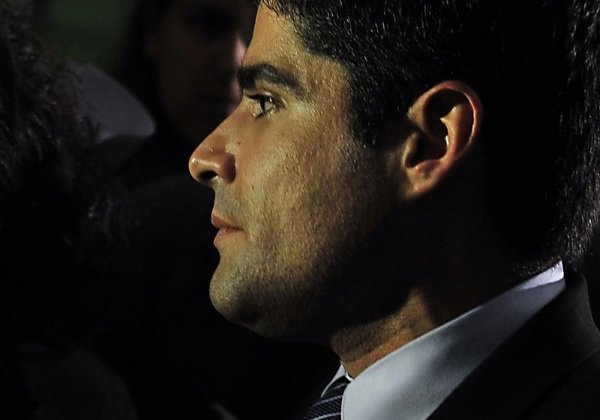 ACM Neto vira alvo de internautas após autorizar novo aumento na passagem de ônibus