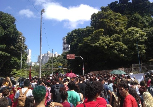Escolas amanhecem sem aula em Salvador