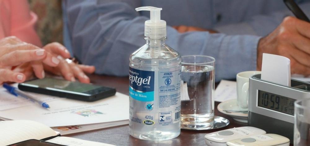 Órgãos tentam combater preços abusivos para álcool em gel e máscaras na Bahia