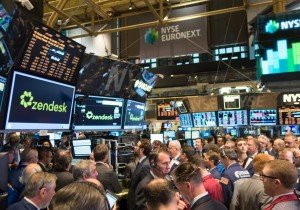 Bolsa abre em queda de 4%; dólar cai 0,8%, a R$ 5,159