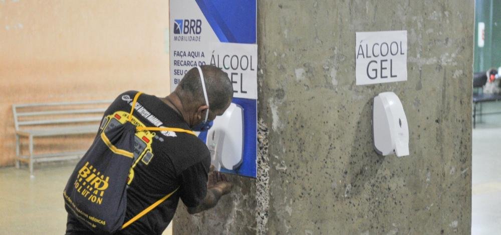 Coronavírus: decreto autoriza governo a recolher álcool em gel e equipamentos de proteção