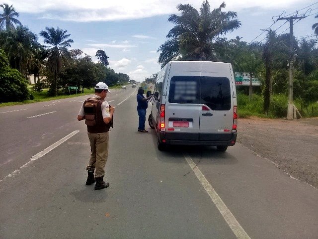 Coronavírus: primeiro dia de operação aborda mais de 400 veículos e autua motoristas por infrações